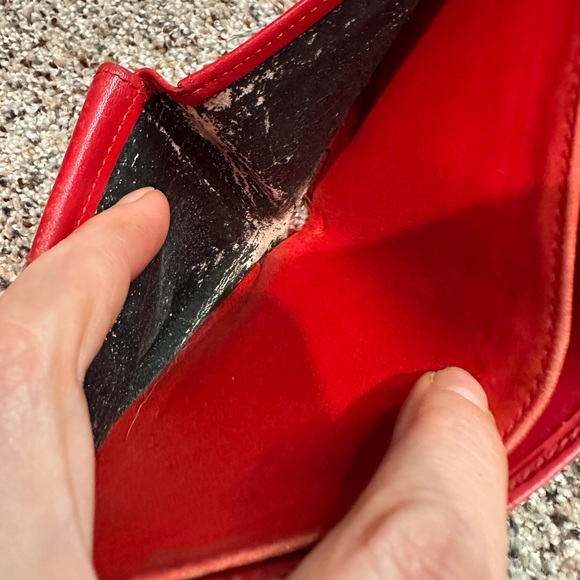 Louis Vuitton red Epi Men’s Wallet. - Picture 8 of 12